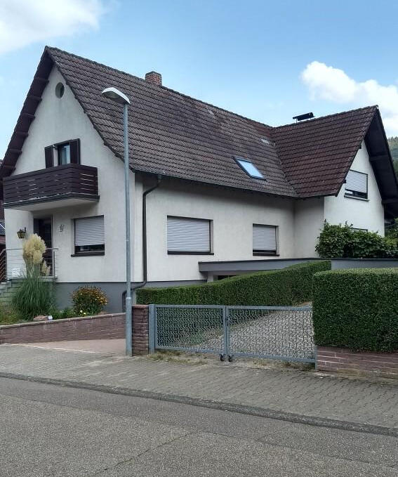 Frontal-Ansicht von der Straße