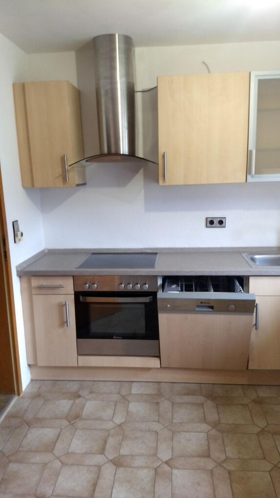 Einbauküche mit Herd, Absaugung und Spülmaschine Obergeschoss